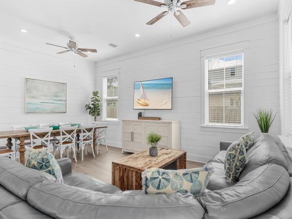 Destin Vacation Rentals - Florida Gulf Coast Beach Homes with Pool & Hot Tub