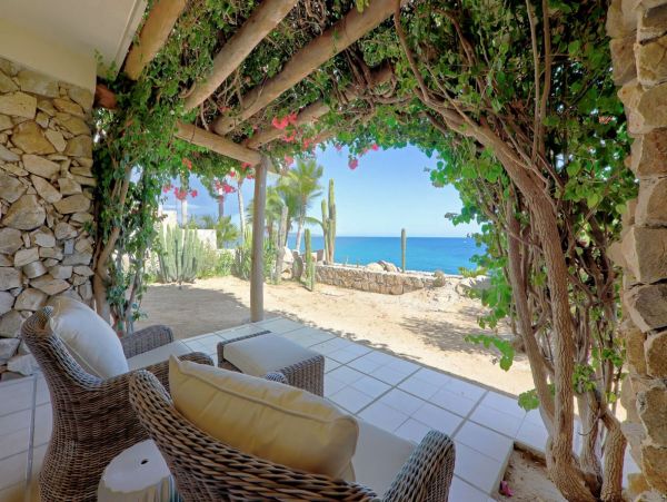 Direct Beachfront Five Bedroom Luxury Beach Villa Cabo