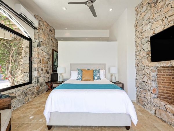 Direct Beachfront Five Bedroom Luxury Beach Villa Cabo