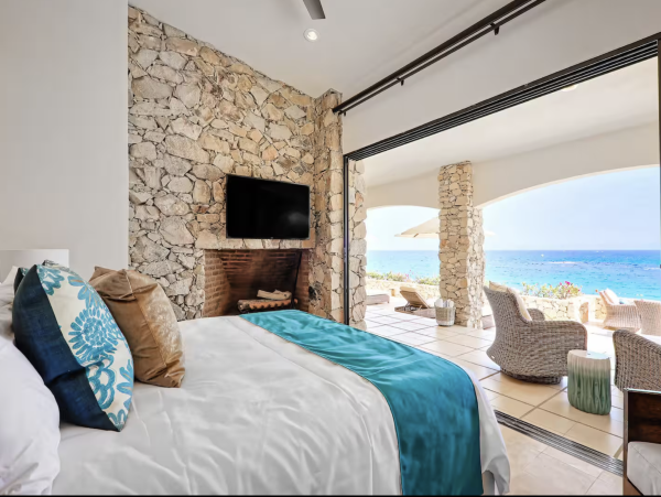 Direct Beachfront Five Bedroom Luxury Beach Villa Cabo