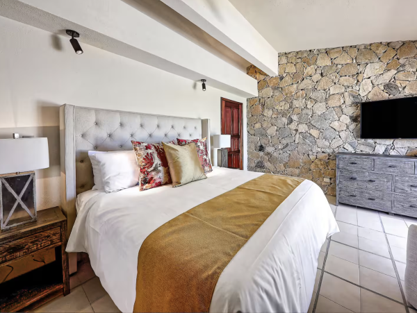 Direct Beachfront Five Bedroom Luxury Beach Villa Cabo
