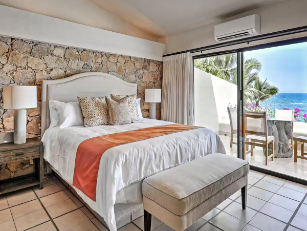 Direct Beachfront Five Bedroom Luxury Beach Villa Cabo