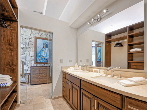 Direct Beachfront Five Bedroom Luxury Beach Villa Cabo