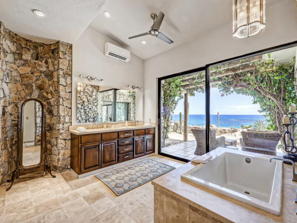Direct Beachfront Five Bedroom Luxury Beach Villa Cabo