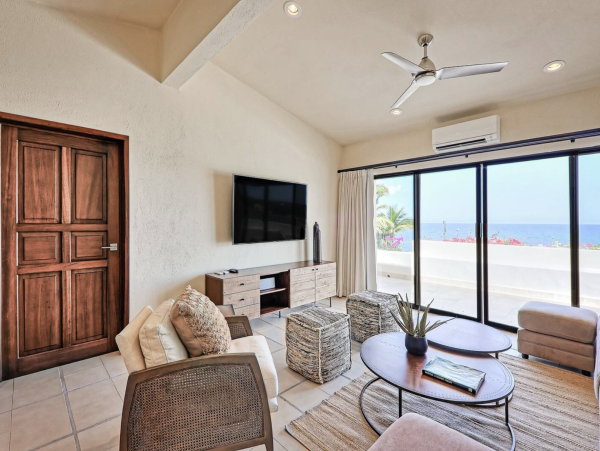 Direct Beachfront Five Bedroom Luxury Beach Villa Cabo