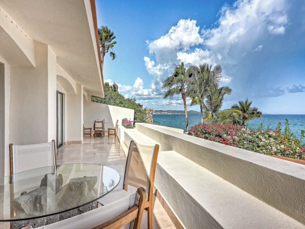 Direct Beachfront Five Bedroom Luxury Beach Villa Cabo