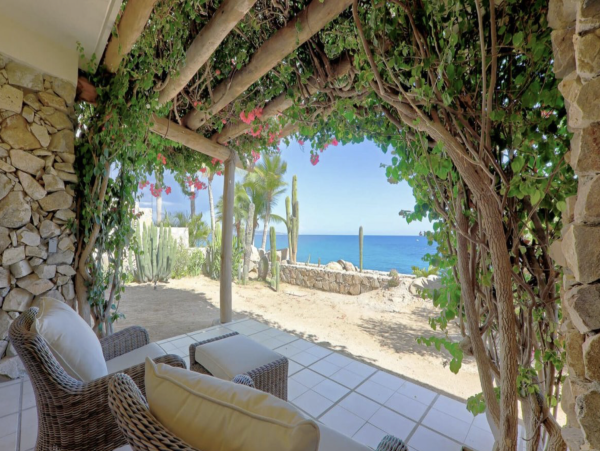 Direct Beachfront Five Bedroom Luxury Beach Villa Cabo