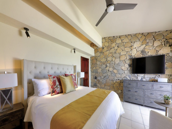 Direct Beachfront Five Bedroom Luxury Beach Villa Cabo