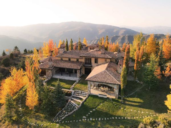 Avon Privacy and Nature 7 Bedroom Mountain Home