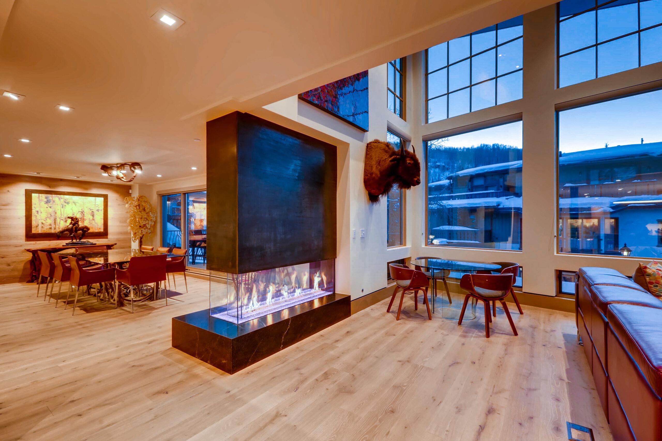 Luxury 4 Bedroom Penthouse in Vail Private Terrace & Hot Tub