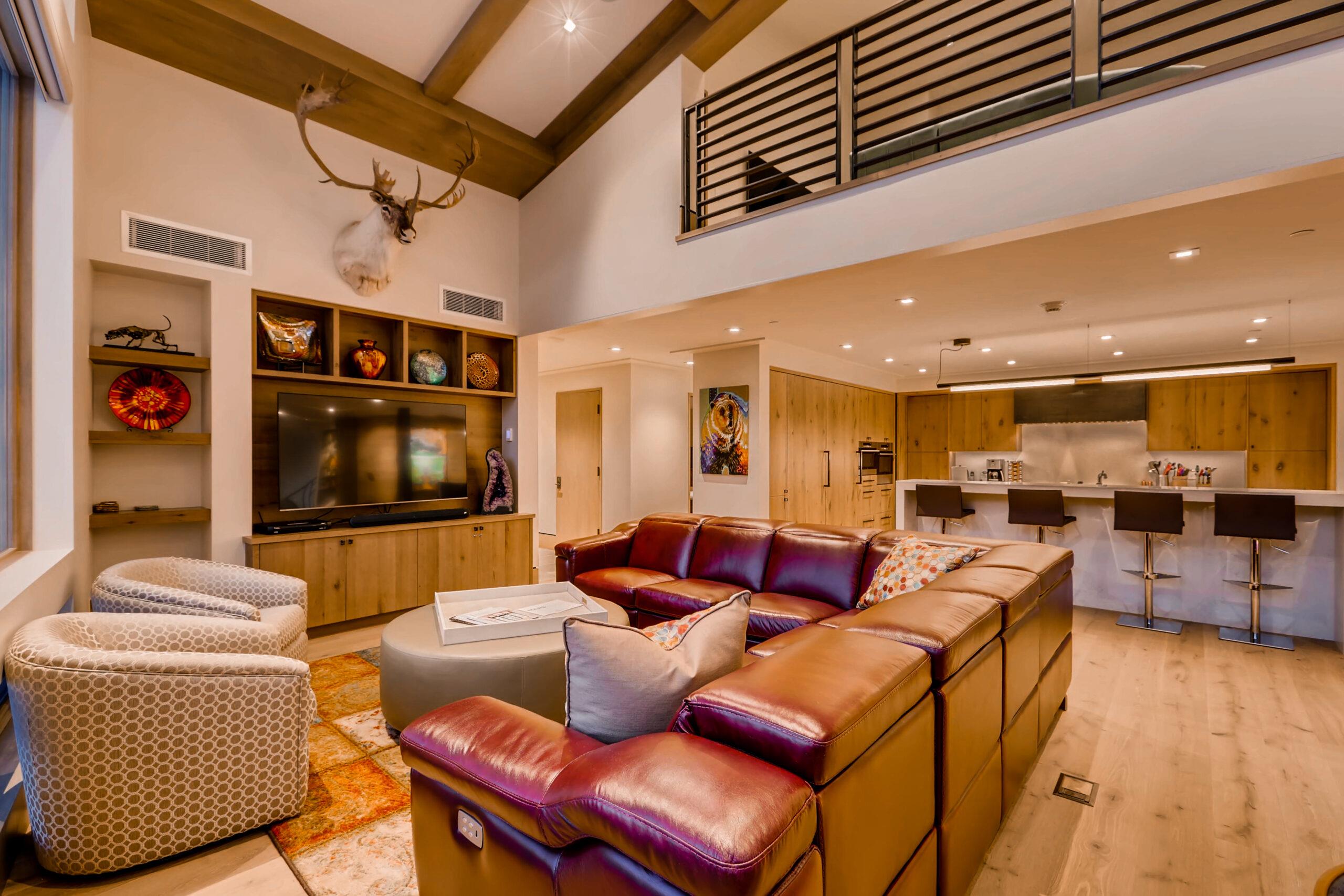 Luxury 4 Bedroom Penthouse in Vail Private Terrace & Hot Tub