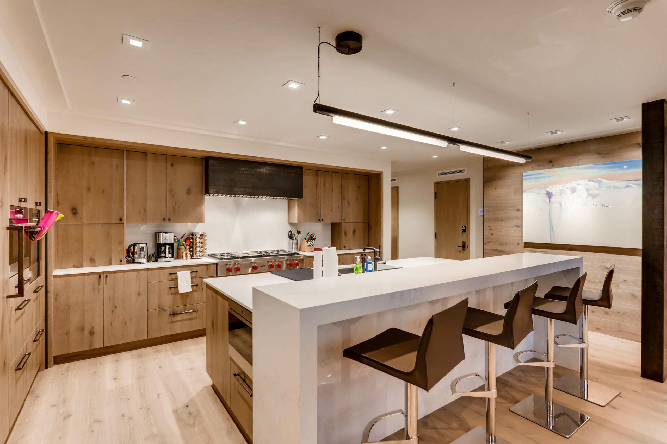Luxury 4 Bedroom Penthouse in Vail Private Terrace & Hot Tub