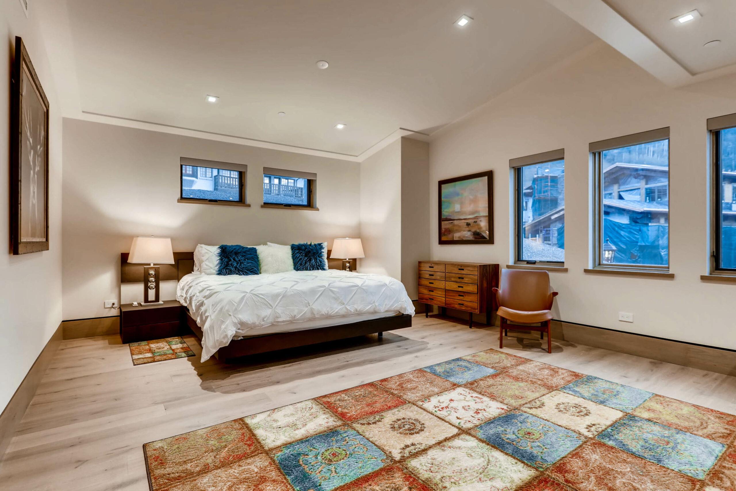 Luxury 4 Bedroom Penthouse in Vail Private Terrace & Hot Tub