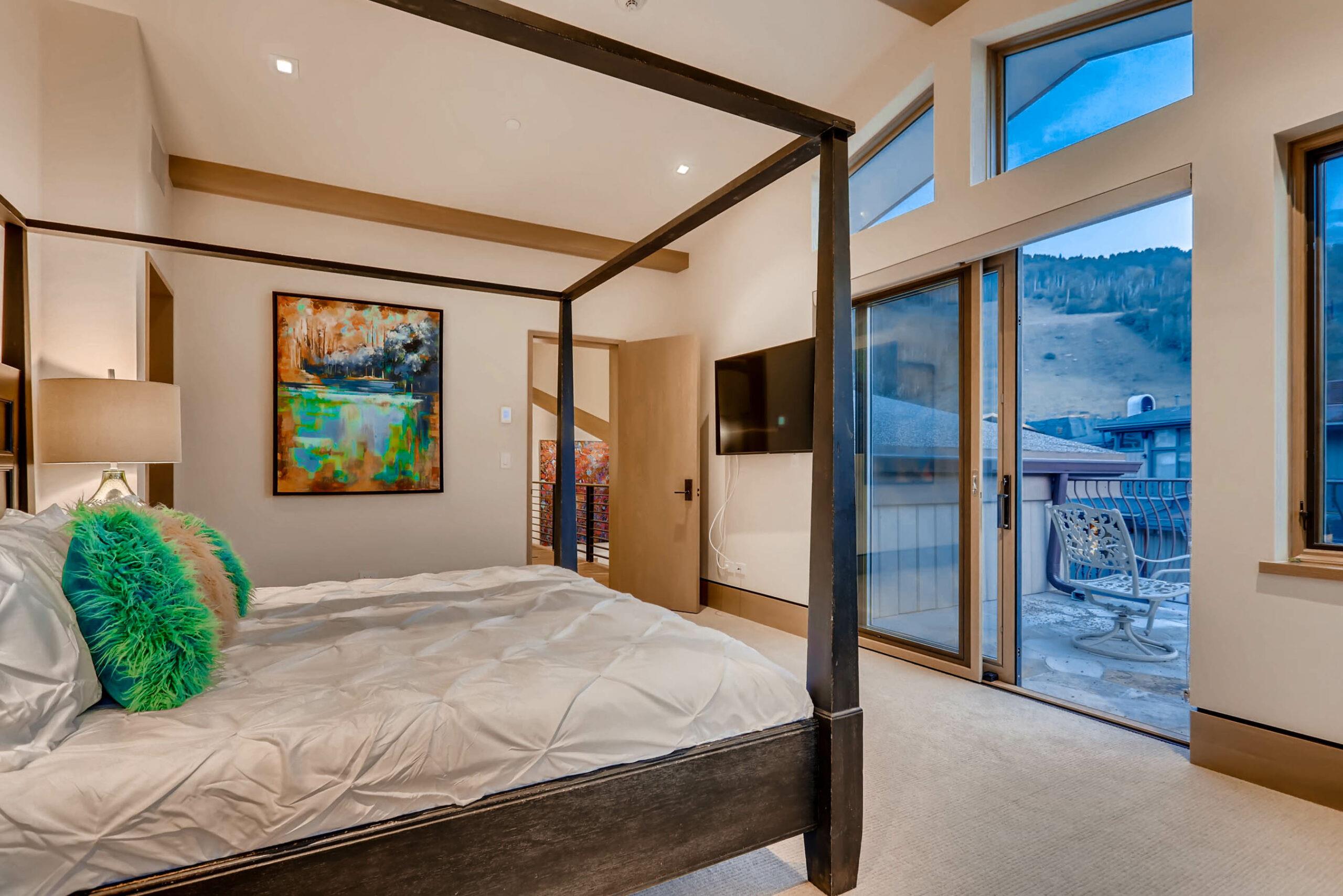 Luxury 4 Bedroom Penthouse in Vail Private Terrace & Hot Tub