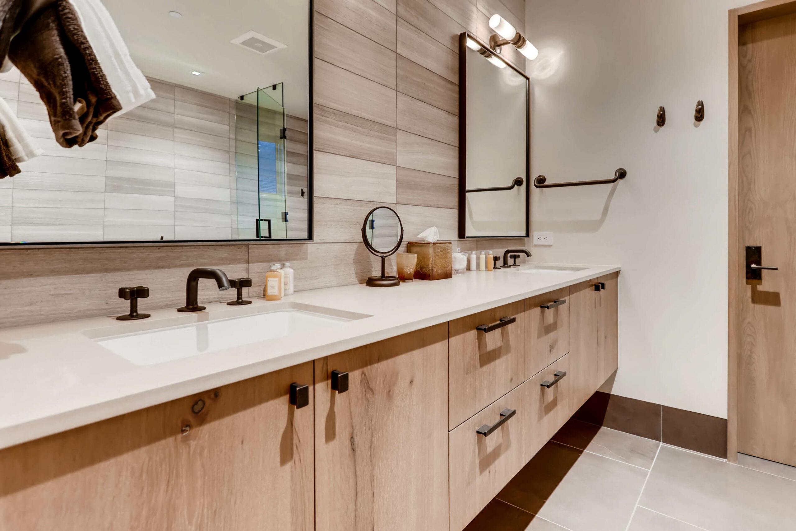 Luxury 4 Bedroom Penthouse in Vail Private Terrace & Hot Tub