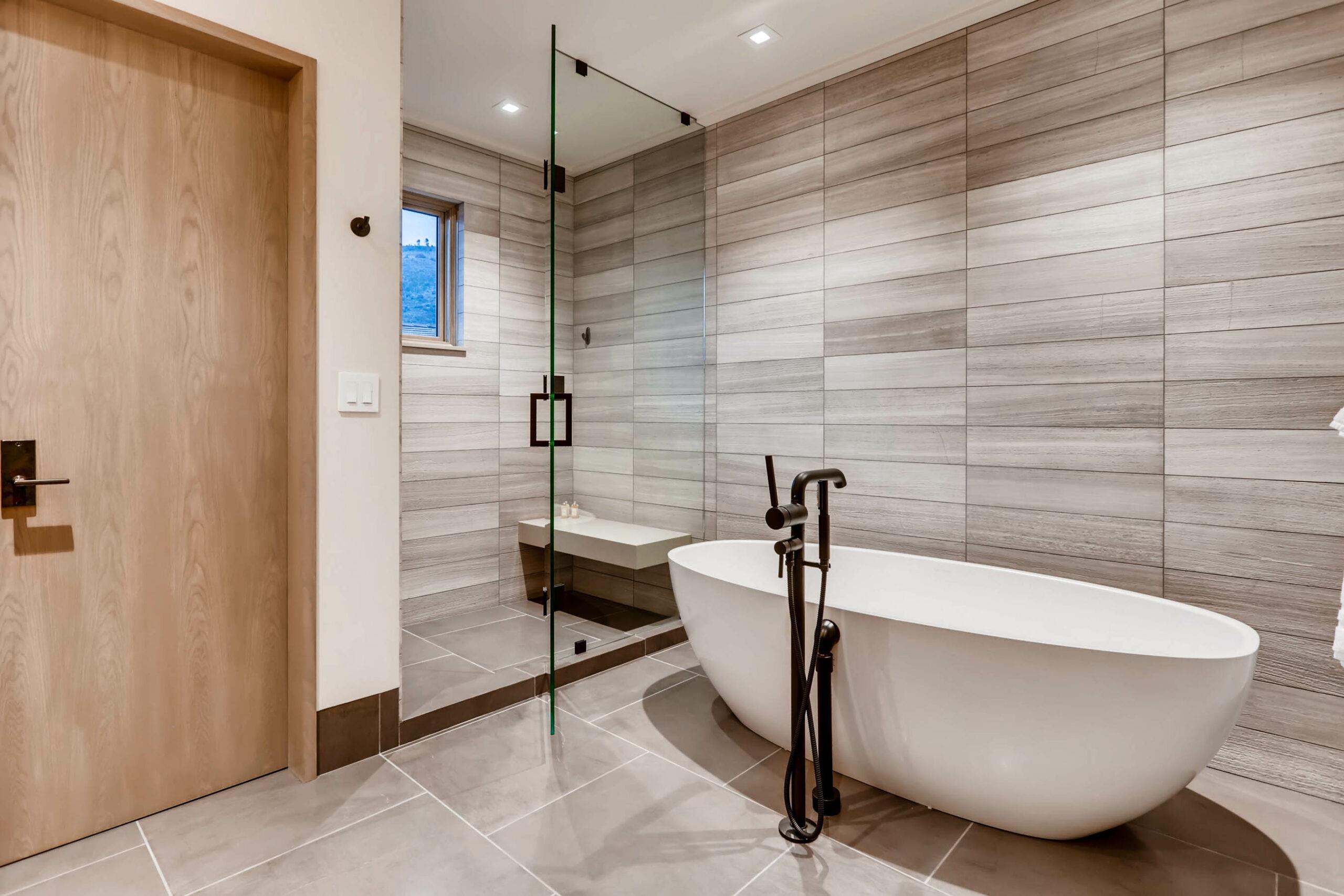 Luxury 4 Bedroom Penthouse in Vail Private Terrace & Hot Tub