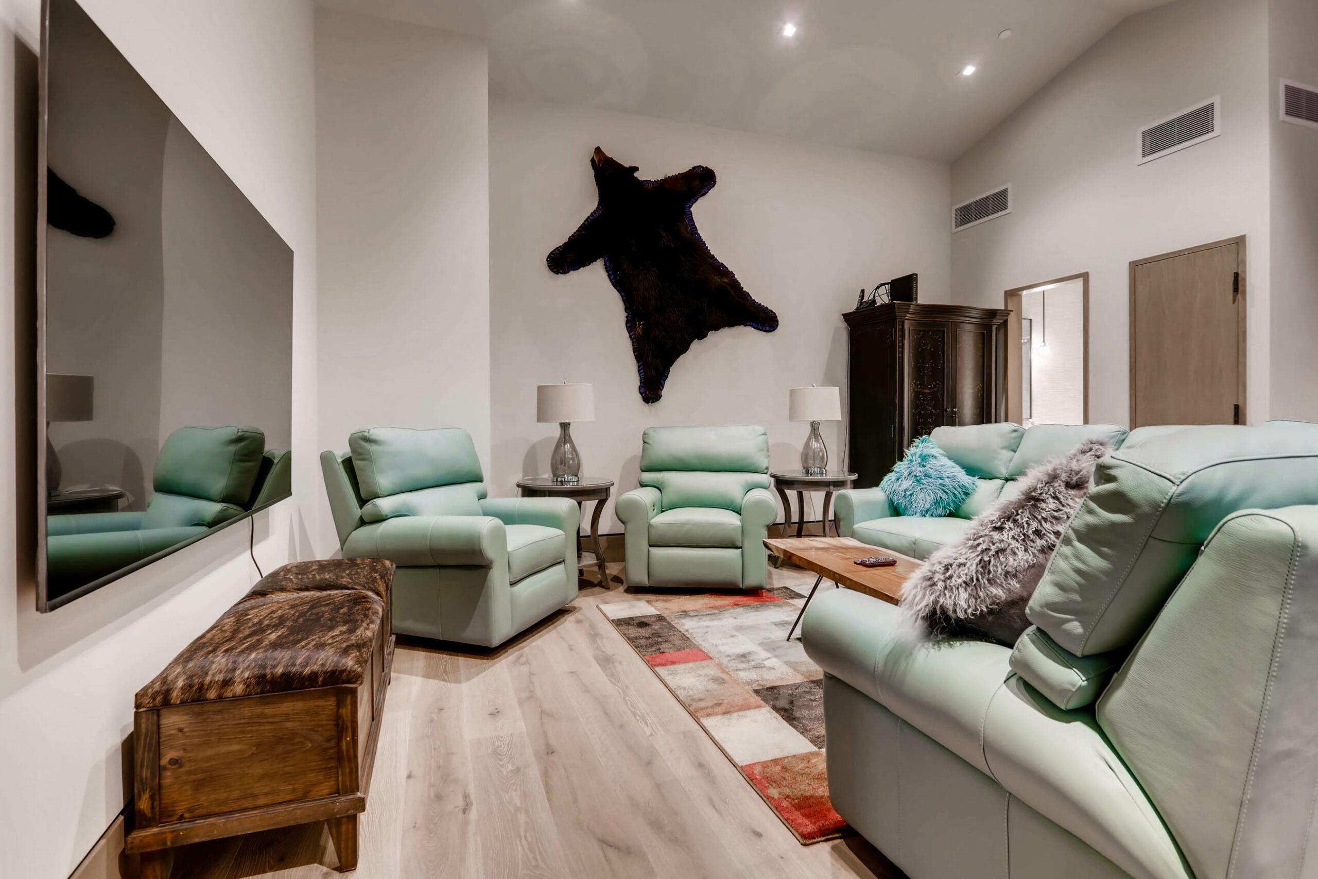 Luxury 4 Bedroom Penthouse in Vail Private Terrace & Hot Tub