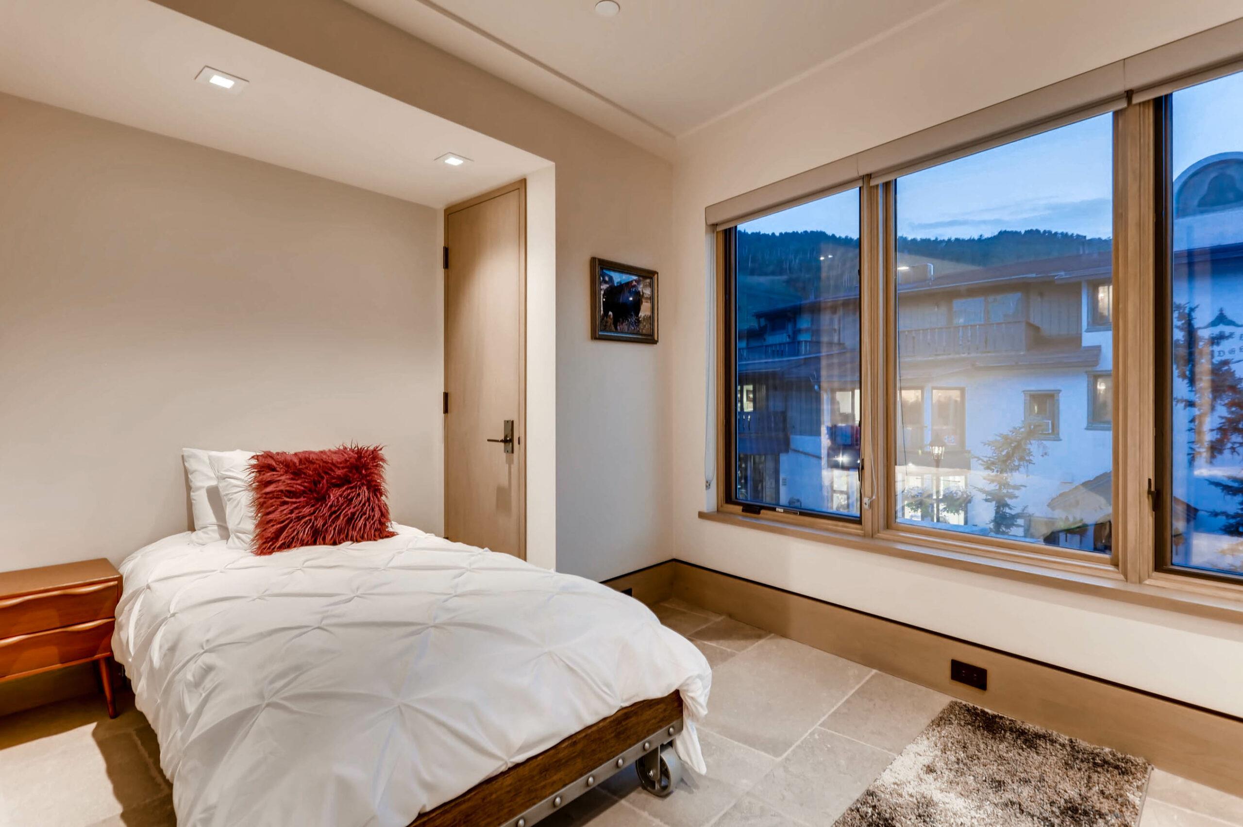 Luxury 4 Bedroom Penthouse in Vail Private Terrace & Hot Tub