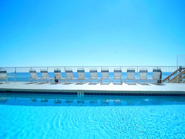 Charming 4 Bedroom Condo with Ocean Views Sleeps 10