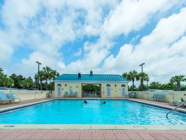 Charming 4 Bedroom Condo with Ocean Views Sleeps 10