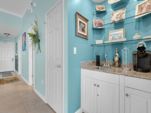 Charming 4 Bedroom Condo with Ocean Views Sleeps 10