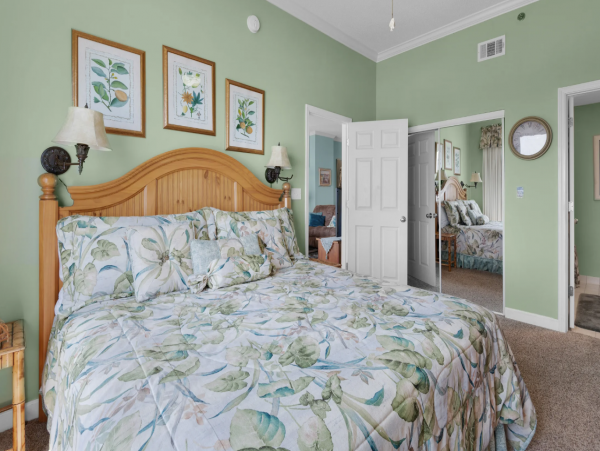 Charming 4 Bedroom Condo with Ocean Views Sleeps 10