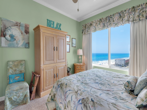 Charming 4 Bedroom Condo with Ocean Views Sleeps 10