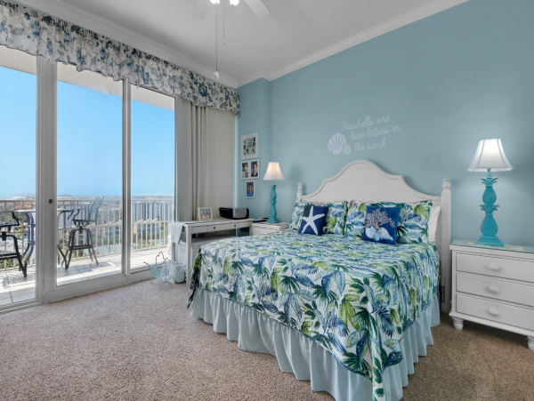 Charming 4 Bedroom Condo with Ocean Views Sleeps 10