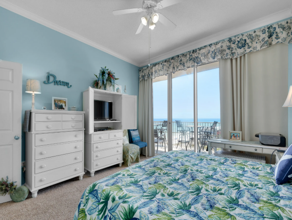 Charming 4 Bedroom Condo with Ocean Views Sleeps 10
