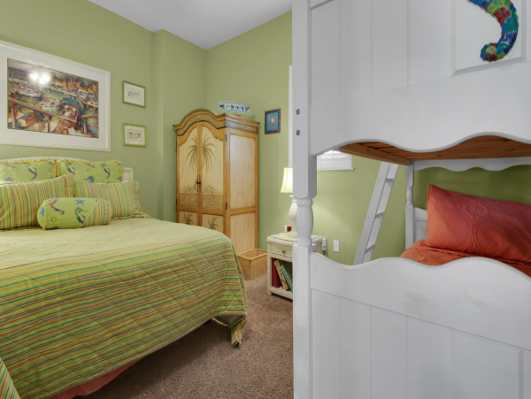 Charming 4 Bedroom Condo with Ocean Views Sleeps 10