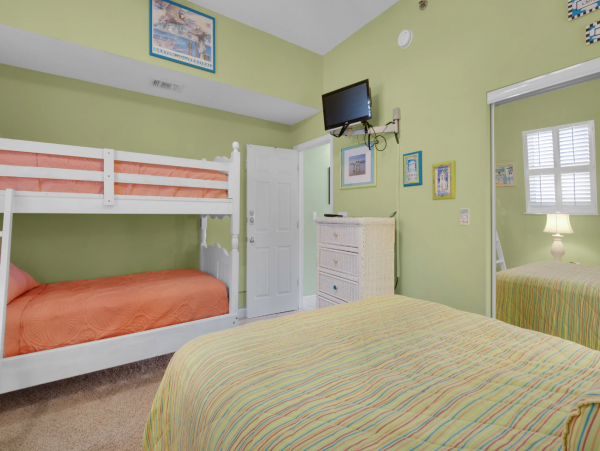 Charming 4 Bedroom Condo with Ocean Views Sleeps 10