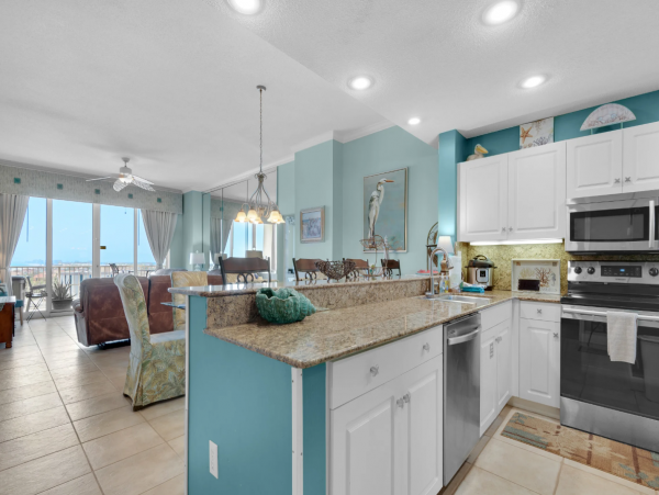 Charming 4 Bedroom Condo with Ocean Views Sleeps 10