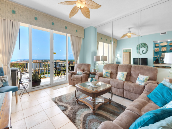 Charming 4 Bedroom Condo with Ocean Views Sleeps 10