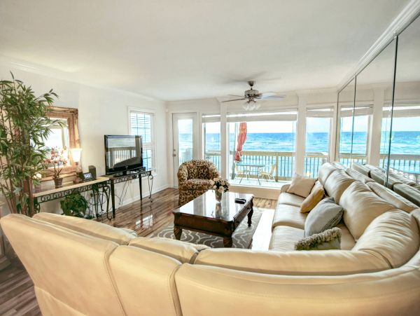 4 Bedroom Oceanfront Townhome for 10 Guests