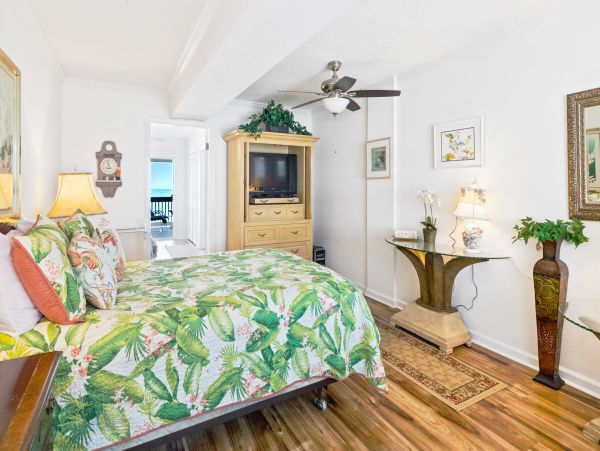 4 Bedroom Oceanfront Townhome for 10 Guests
