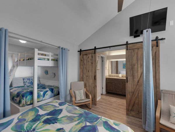 Lovely 4 Bedroom Oceanfront Home Sleeps 23 Guests