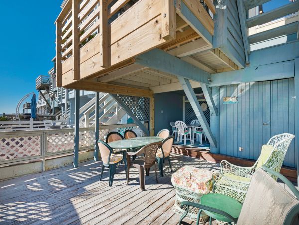 Lovely 4 Bedroom Oceanfront Home Sleeps 23 Guests