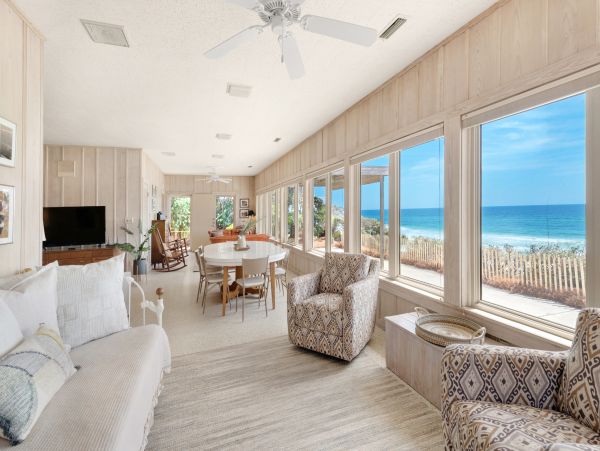 Seaside Bliss: Gulf-Front Retreat with Guest House and Stunning Views
