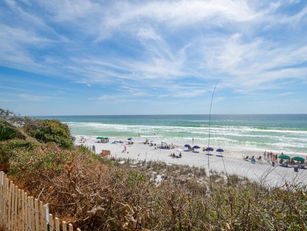 Seaside Bliss: Gulf-Front Retreat with Guest House and Stunning Views