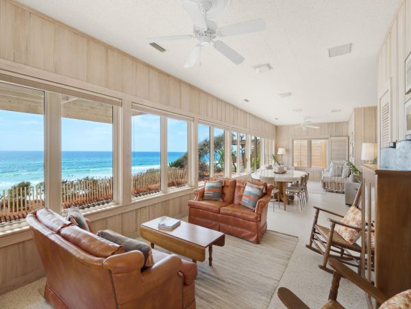 Seaside Bliss: Gulf-Front Retreat with Guest House and Stunning Views