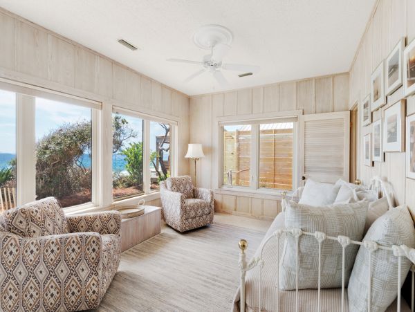 Seaside Bliss: Gulf-Front Retreat with Guest House and Stunning Views
