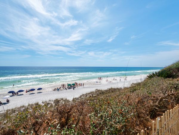 Seaside Bliss: Gulf-Front Retreat with Guest House and Stunning Views