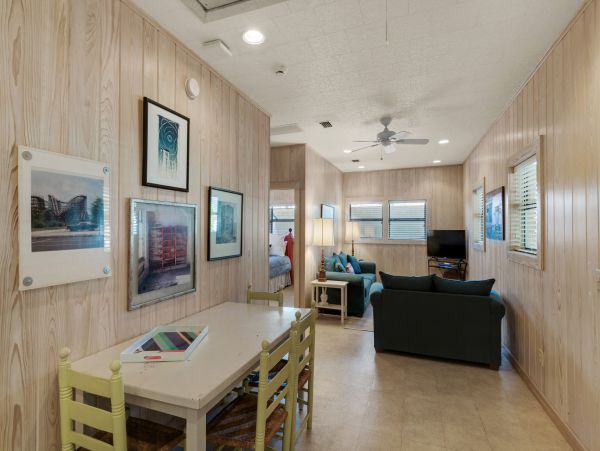 Seaside Bliss: Gulf-Front Retreat with Guest House and Stunning Views