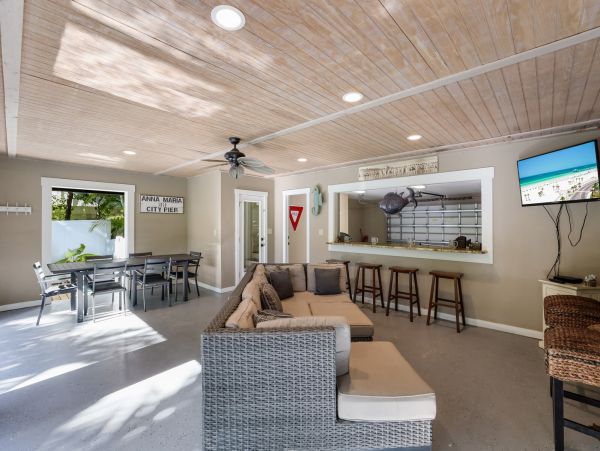 Posh North End Anna Maria Island Vacation Home Pool