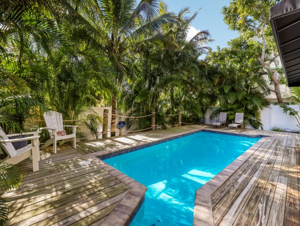 Posh North End Anna Maria Island Vacation Home Pool