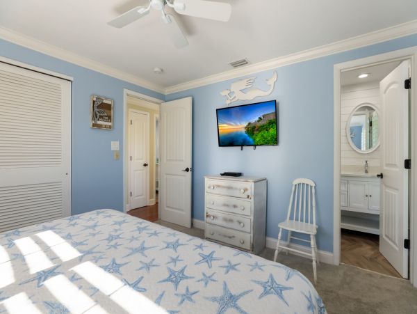 Posh North End Anna Maria Island Vacation Home Pool