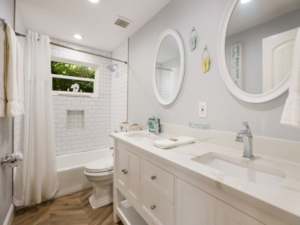 Posh North End Anna Maria Island Vacation Home Pool
