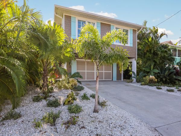 Posh North End Anna Maria Island Vacation Home Pool