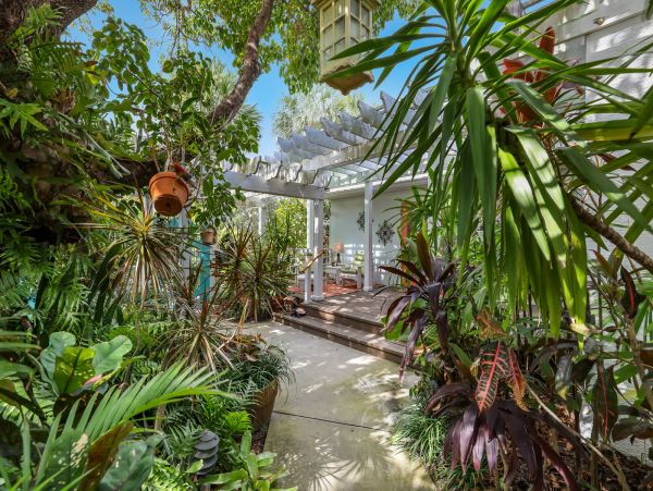 Steps From The Beaches Olde Anna Maria Charm