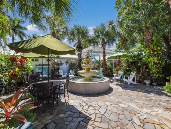 Steps From The Beaches Olde Anna Maria Charm